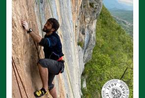 Corso base di arrampicata su roccia, con la guida alpina Lorenzo Trento Corso base di arrampicata su roccia, con la guida alpina Lorenzo Trento