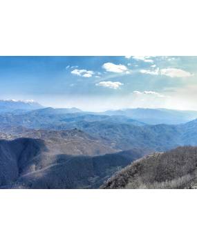Il Monte Navegna tra due meravigliosi laghi color smeraldo, con Latium Volcano
