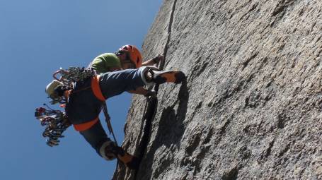 Corso di Arrampicata Trad con Overest Climbing Club Corso di Arrampicata Trad con Overest Climbing Club