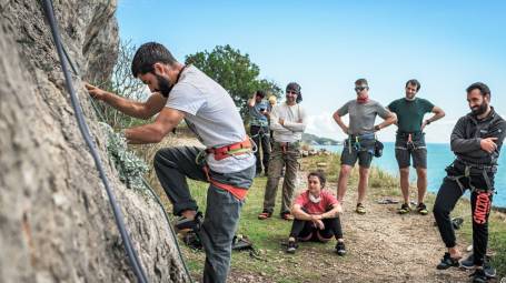 Corso base di arrampicata su roccia con Overest Climbing Club Corso base di arrampicata su roccia con Overest Climbing Club