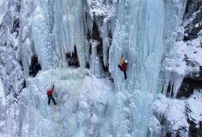 Corso di arrampicata su ghiaccio con Overest Climbing Club Corso di arrampicata su ghiaccio con Overest Climbing Club
