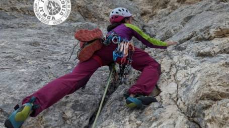 CORSO DI VIE TRAD PER ARRAMPICATORI ESPERTI, CON LA GUIDA ALPINA LORENZO TRENTO CORSO DI VIE TRAD PER ARRAMPICATORI ESPERTI, CON LA GUIDA ALPINA LORENZO TRENTO