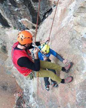 Stage di autosoccorso in parete, con la guida alpina Lorenzo Trento