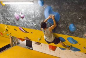 Arrampicata sportiva all'Hangar Frascati climbing