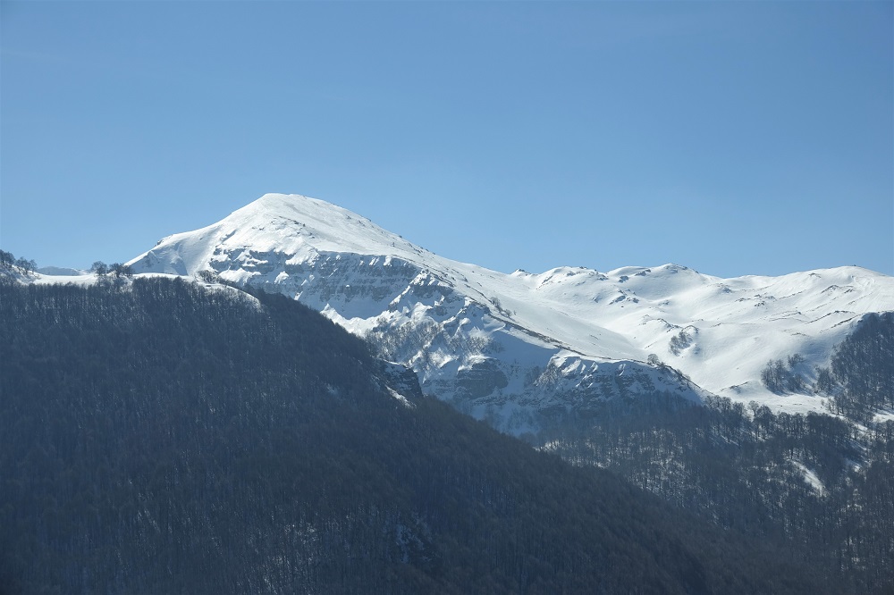 san rocco neve stage multipitch arrampicata - omino si arrampica su falesia